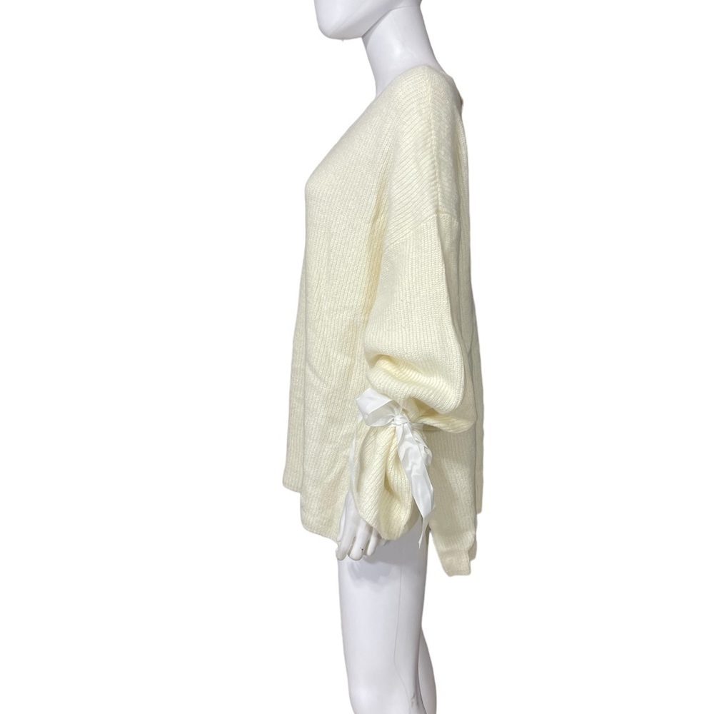 Blushing Heart Bell Sleeve Sweater
New - Picture 3 of 7
